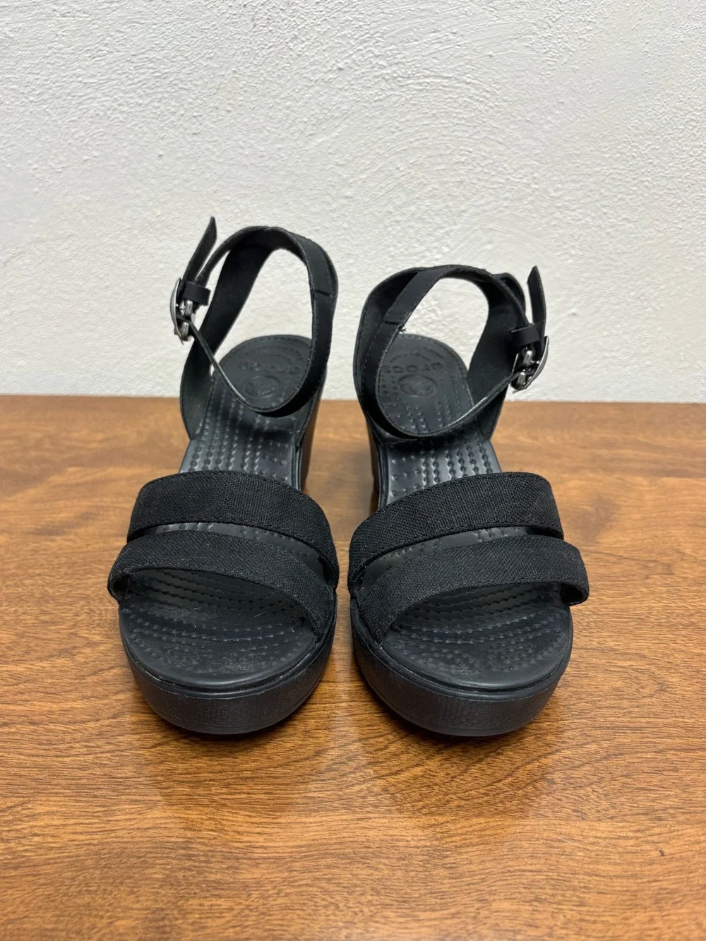 Like New Crocs Leigh 7 Platform Wedge Sandals Black